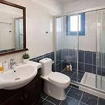 Livia - Vikles Villa Pomos