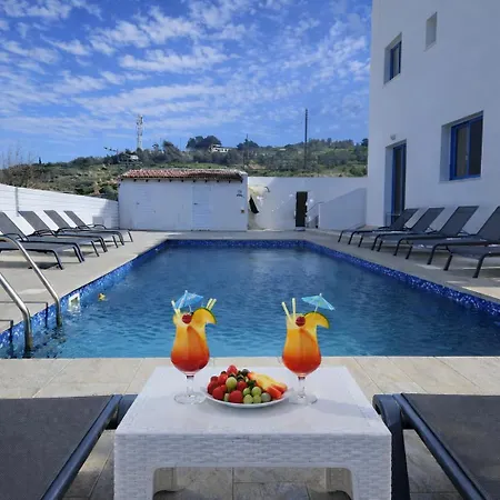 Livia - Vikles Villa Pomos