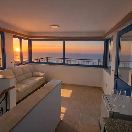 Livia - Vikles Villa Pomos