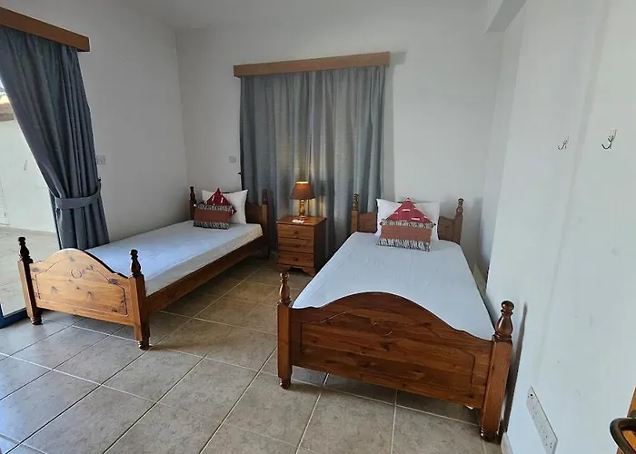 Livia - Vikles 1 Villa Pomos